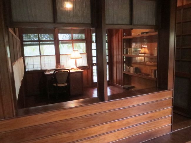 床上は居住空間。<br /><br />こちらもとてもシンプル(質素)です。