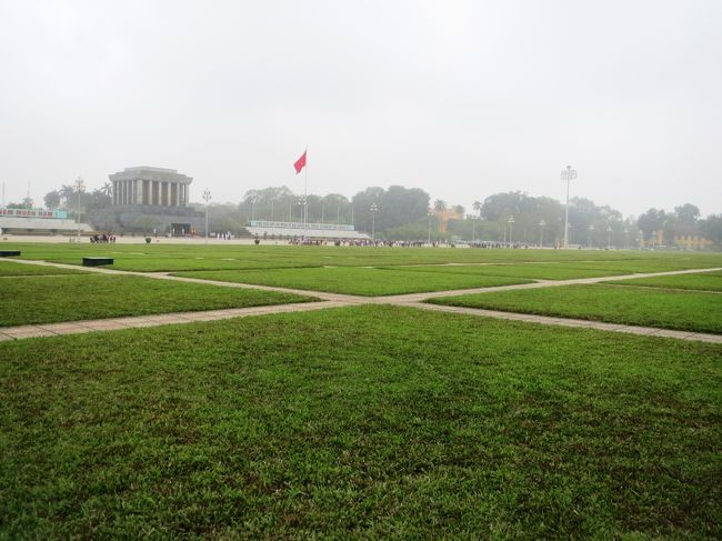 10:05<br /><br />ホーチミンが1945年に独立宣言を読み上げたバーディン広場。<br /><br />旧市街に向かう前にバーディン広場で記念撮影。<br />