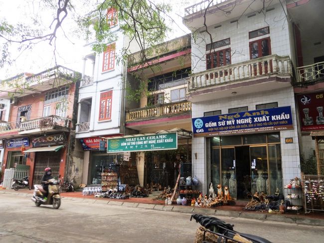 13:09<br /><br />焼き物で有名なバッチャンという村で見学休憩。