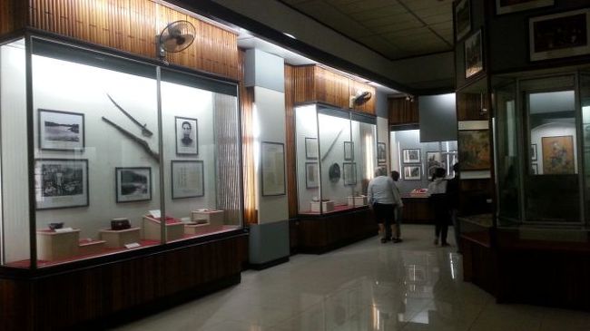 革命記念博物館。<br /><br />現地の中学生くらいの学生たちが大勢で見学に来ており、まじめに見学せずに子供同士ではしゃいでいたりしてとても賑やかでした(笑)