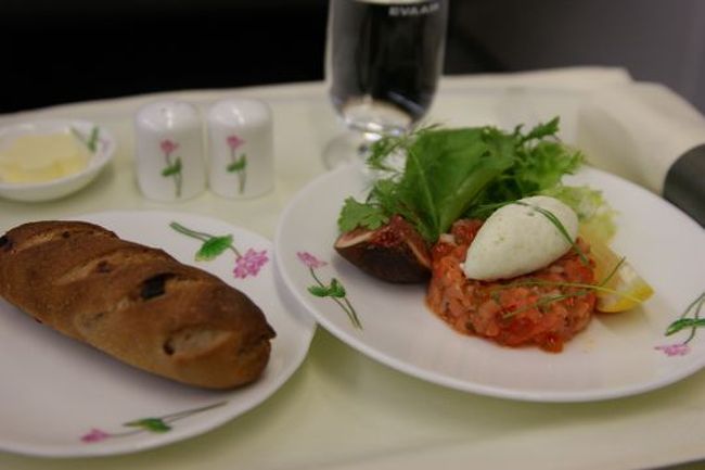 料理も豪華だったけど、味は.....。素直に中華系にしておけば良かったかも。