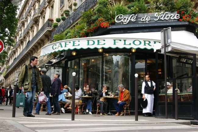 サルトルも通い詰めたと言う『カフェ・ド・フロール』でミルフィーユとカフェ・クレーム。ガイドブックに載っていた店員さんが居たので、その写真部分を見せたら、勝手にサインされた。陽気なヤツだぜ。