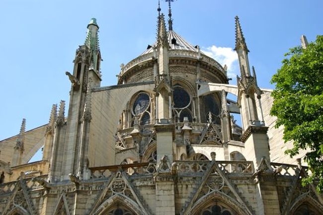 てくてく南下して『ノートルダム大聖堂』。世界最大のゴシック建築だと言われたけど、イタリアではミラノ大聖堂が世界最大のゴシック建築だって言われたぞ。