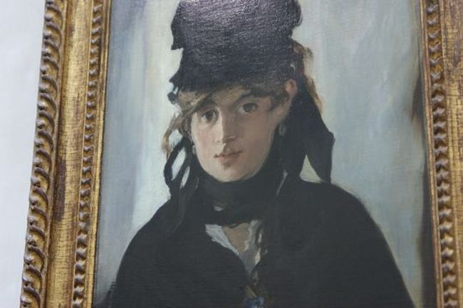 マネ『すみれのブーケをつけたベルト・モリゾの肖像』。