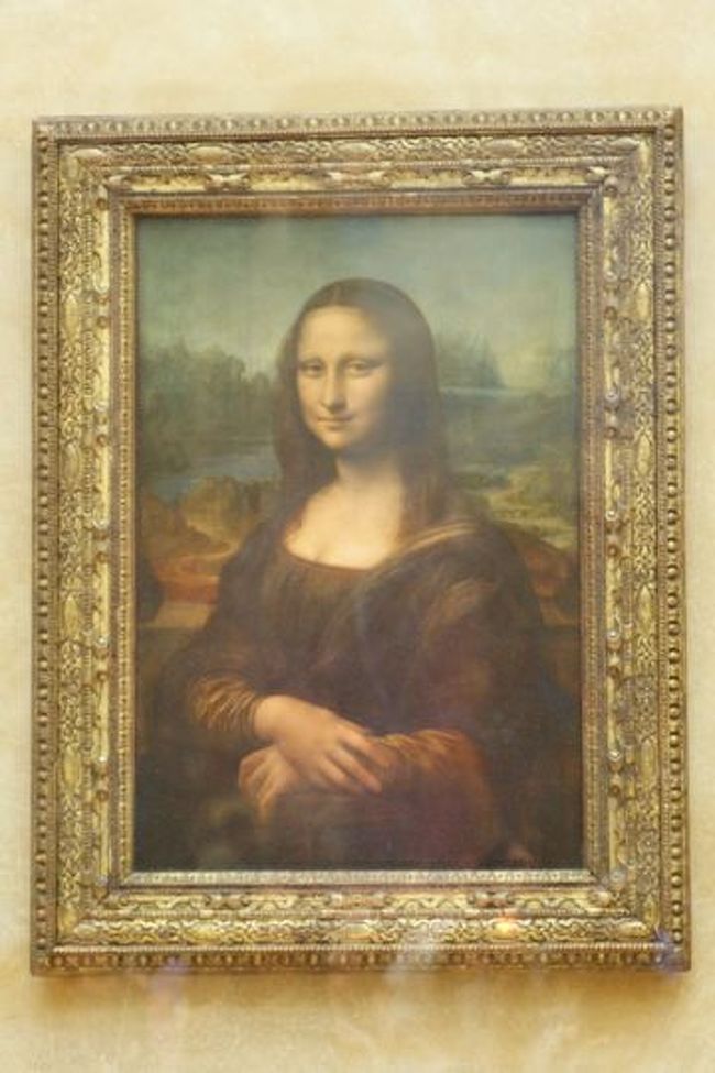そしてダヴィンチ『モナリザ』。ちょっと遠いし、ガラスに覆われててちょっと見えにくい。