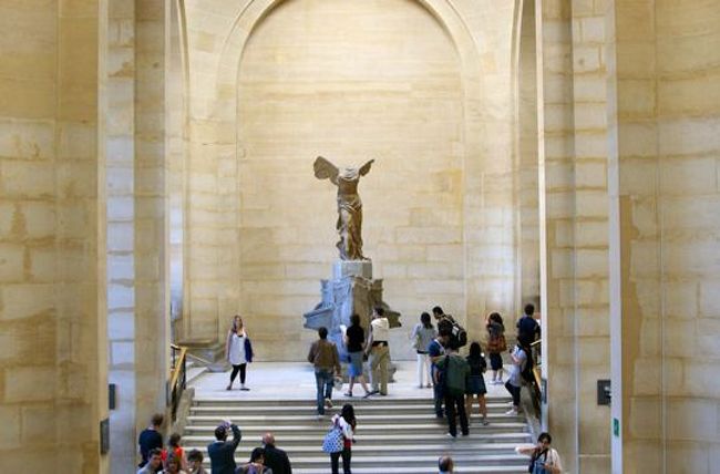 『サモトラケのニケ』。