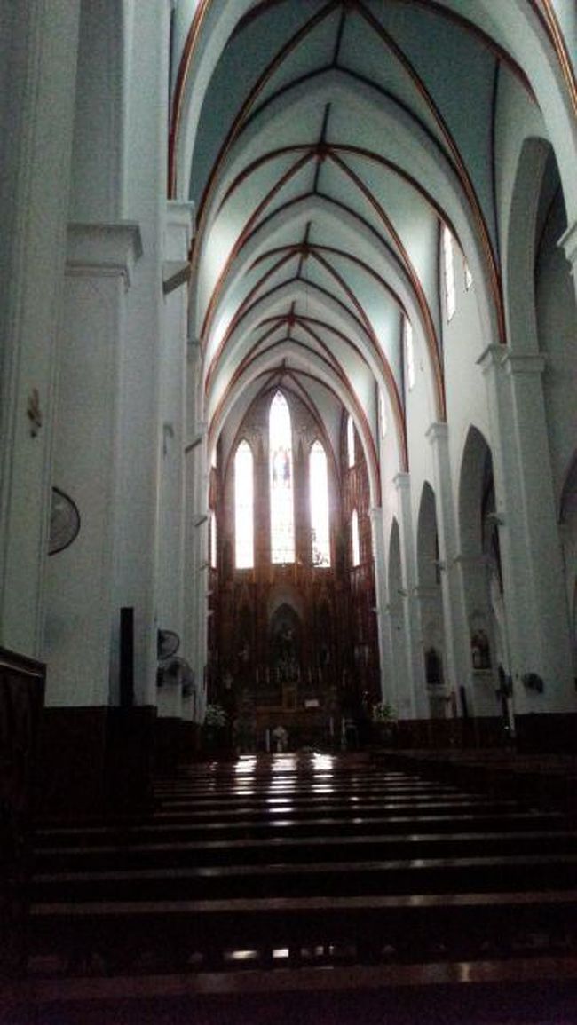 教会の中に入れました。