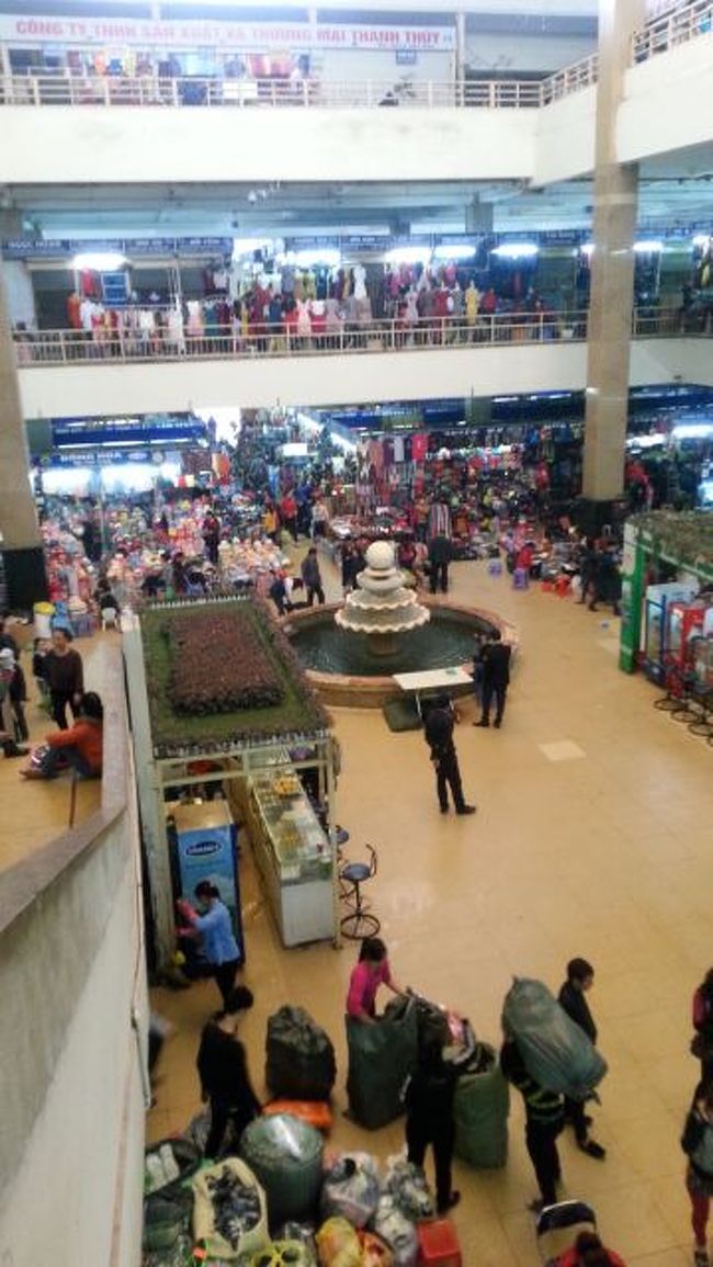 旧市街の北側にあるドンスアン市場。