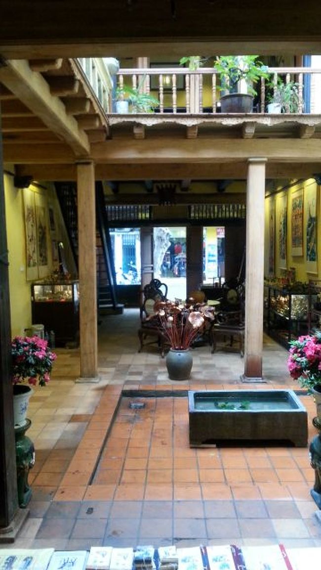 旧市街の一角にある、旧家保存館。<br /><br />見学者も少なく、のんびり座ってガイドブックなどを読んでました。