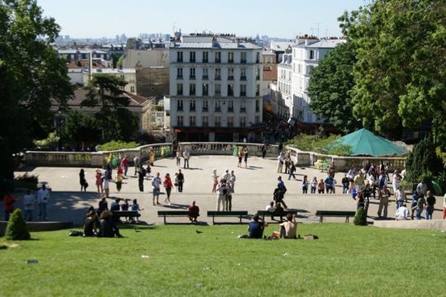 アンヴェール駅で降りて、『サクレクール寺院』へ。しつこく食いついてくる黒人のミサンガ売りを振り切って、徒歩で上まで行きました。怖かった。
