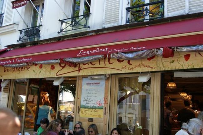 フランスに来て今のところアタリ！と思えるクロワッサンに遭遇していないので、ガイドブックに載っている所なら美味しいだろう.....と思い『コクリコ』のクロワッサンと、パンオショコラを食べてみた.....普通。