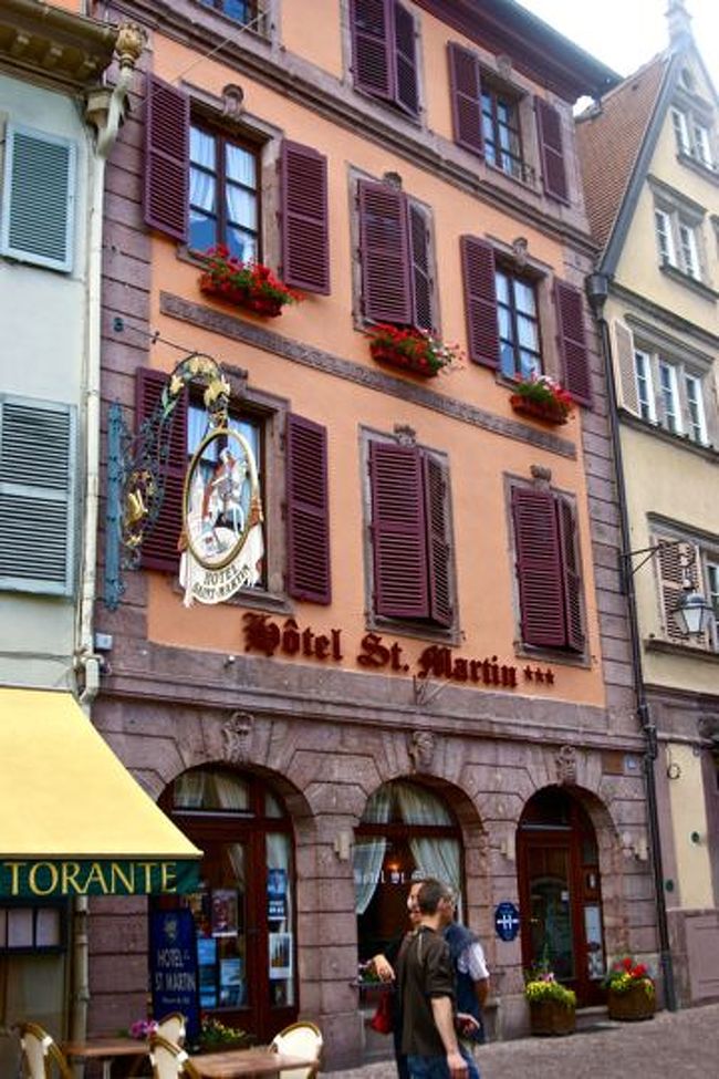 今日の宿泊は『Saint-Martin Colmar』かわいらしいプチホテル。フロントをのぞき込んだだけで、名前を当てられてすぐ鍵を渡された....。アジア人は滅多に来ないんだろうか。