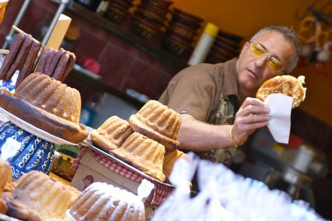 食べよう食べようと思って、結局食べれなかった名物のプレッツェル。食べてみたかった。渦巻きの鉄ナベひっくり返したような『クグロフ』は試食で何度も食べたけど。