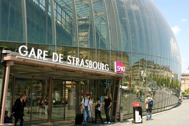  バスでコルマールまで戻り、ストラスブールへ。雰囲気が一気に現代的になった。