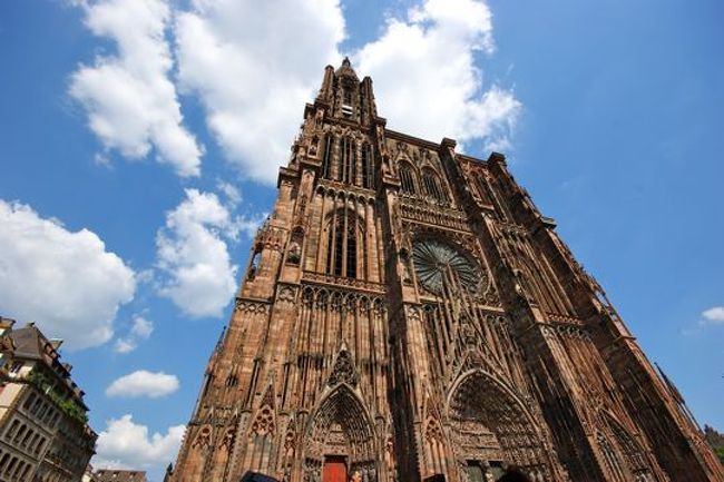 『ノートルダム大聖堂』。パリにあるヤツよりも10倍かっこいい！　色もいい！