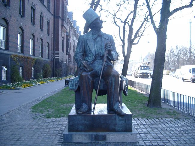 アンデルセンの銅像