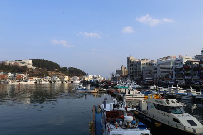 バス停で行き先調べるの面倒で、ハングルの地図に出ていた目的の港がガングアンと書いてあったので、何番のバスか聞いたら今止まっているバスだったので飛び乗り無事到着。