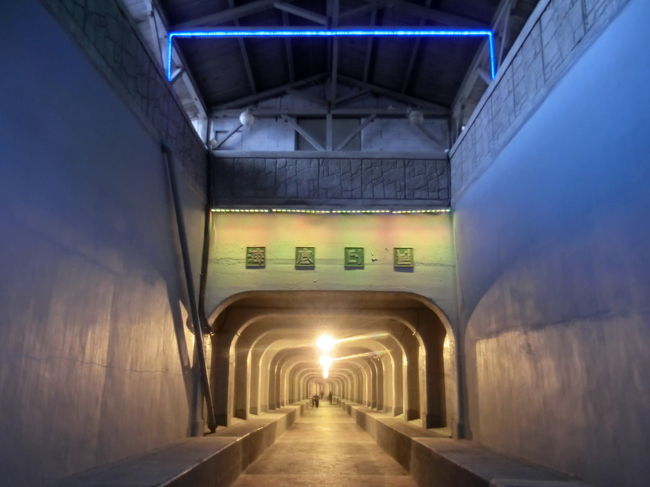 海底トンネルに入ります。
