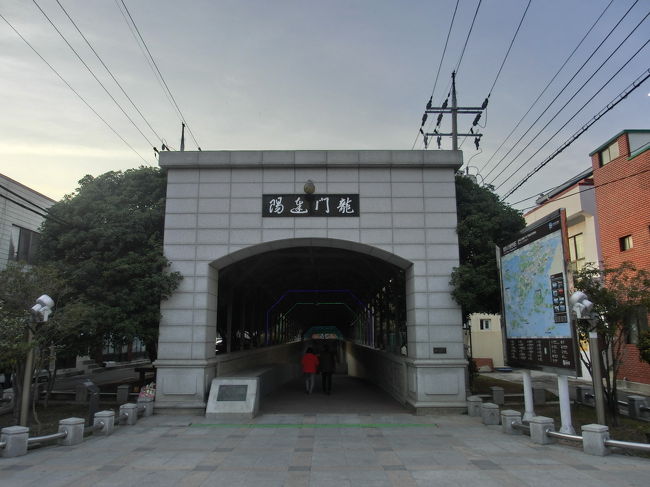 出口です。対岸の弥勒島です。トンネルの長さは４８３ｍでゆっくり歩いても１０分もかかりません。