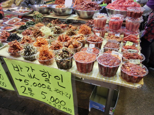 半値に割引　２個で5､000Wならお土産にいいかなぁ?<br /><br />今回はパスですが、お土産リストに入れておこう。