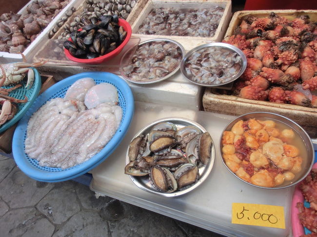 小さいアワビがこんなに入って5､000W？って事はないよね・・・<br />ホヤの方かな？