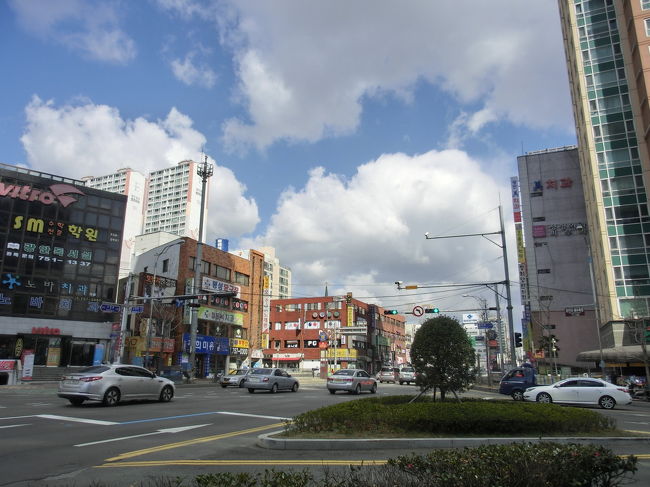 地下鉄２号線広安里駅を出たところ。<br />海岸まで歩くと10分ぐらいかかります。