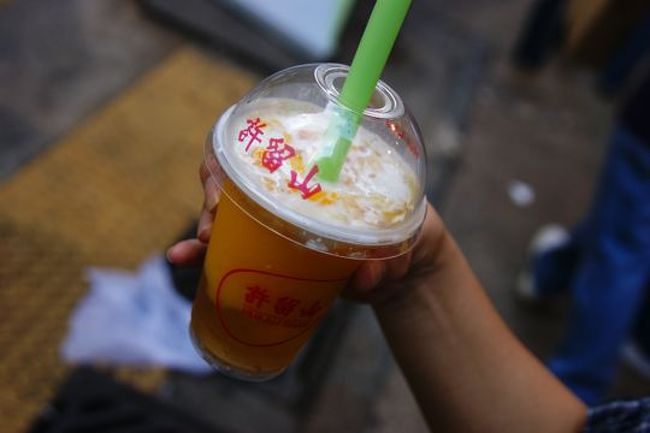 さっそく『許留山』でマンゴージュースを飲む。旬だけあってめちゃくちゃ美味しい。