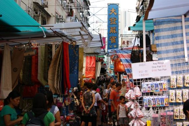 そして男人街。すっかり疲れて、ちょっと人混みに飽きてきた。