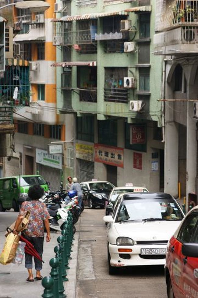 まだまだ山のように世界遺産があるんだけど、時間もないし、とにかく暑いし、疲れまくったのでもう帰る。まだマカオタワーにも行ってないし、カジノも行ってないし.....日帰りじゃ全然満喫できなかった....。
