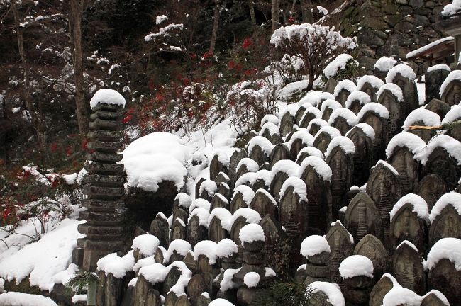 いままでの僧侶の石塔です