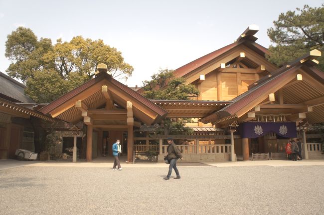 さあ本宮ですね<br /><br />それにしてもお宮参りおおい！<br />熱田神宮でお宮参りするとものすごいパワーがもらえそうだ<br /><br />みんな元気に大きくなれよ（ﾟ∀ﾟ）b<br />