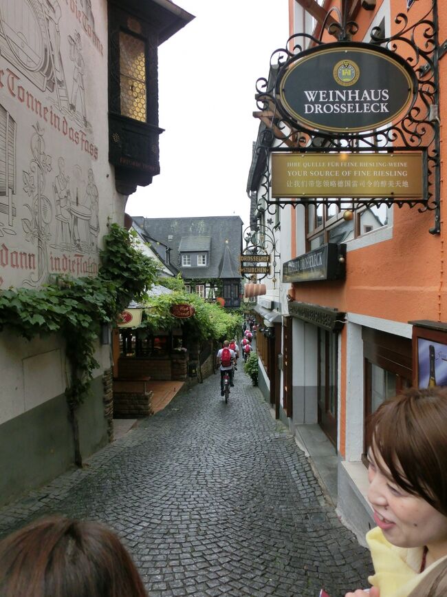 ガイドさんの案内でワインハウスへ。<br />