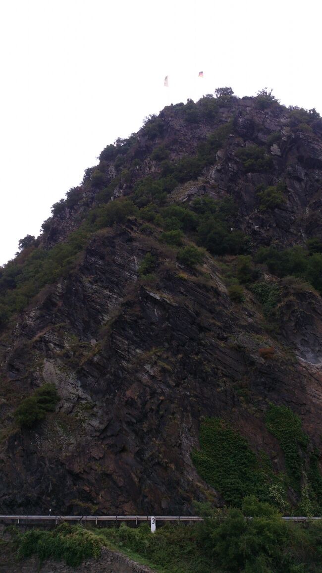 ザンクト・ゴアールの対岸のローレライ。