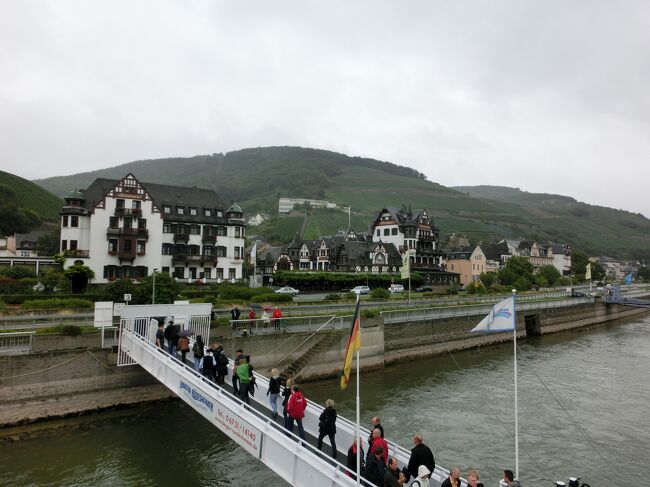 下船する人達を降ろして<br />