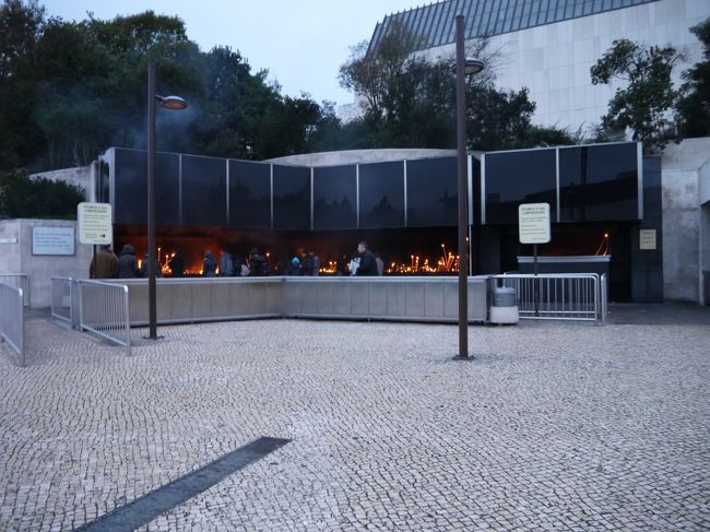 ろうそくをともしてお祈りする場所。