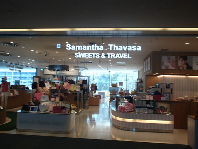 サマンサタバサ、この奥で変身写真撮ってもらいアシタゼ・・・いいシ！