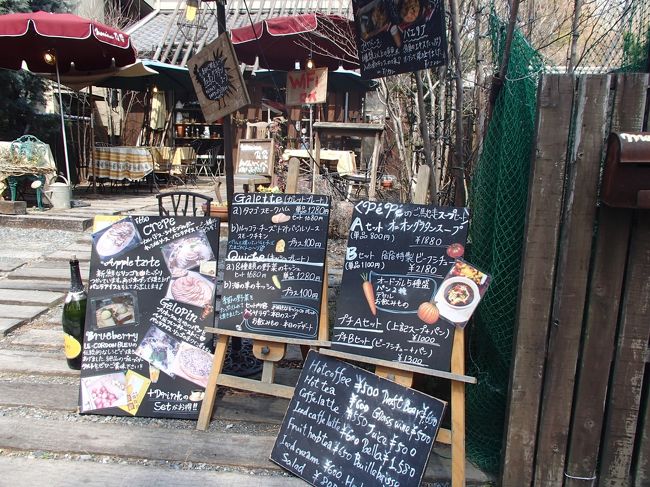 お昼は秘書さんお勧めのフレンチ・レストラン。<br />釜飯屋さんのお隣よ。<br /><br />流石、お洒落なカ・ン・ジ！！　　ムッシュ・ぺぺ　お勧めかと。<br />シェフは、素敵なマダム！