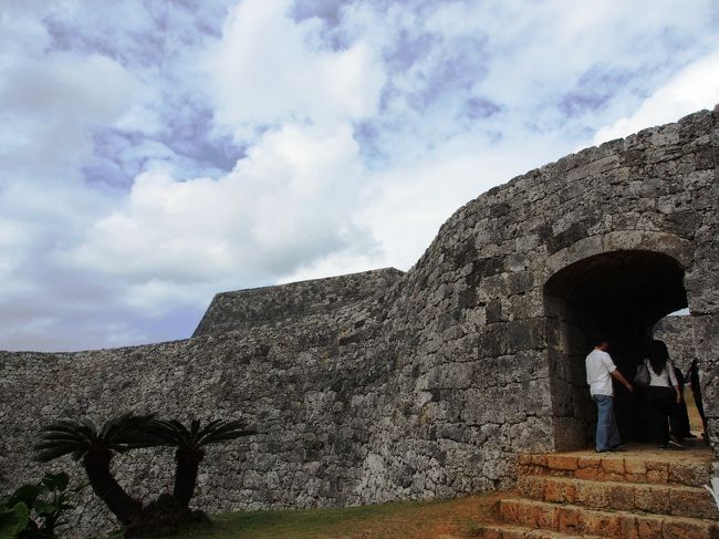そのあとは沖縄の世界遺産の一部にもなっている座間味城へ。