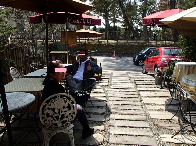 翌日<br /><br />しっぽさんを迎えて健全な奈良遠足を経て、昼食へ。<br /><br />tanupamさんの生還が迫っています。。<br />ぷらっと見つけた我々に似つかわしくないフレンチへ。