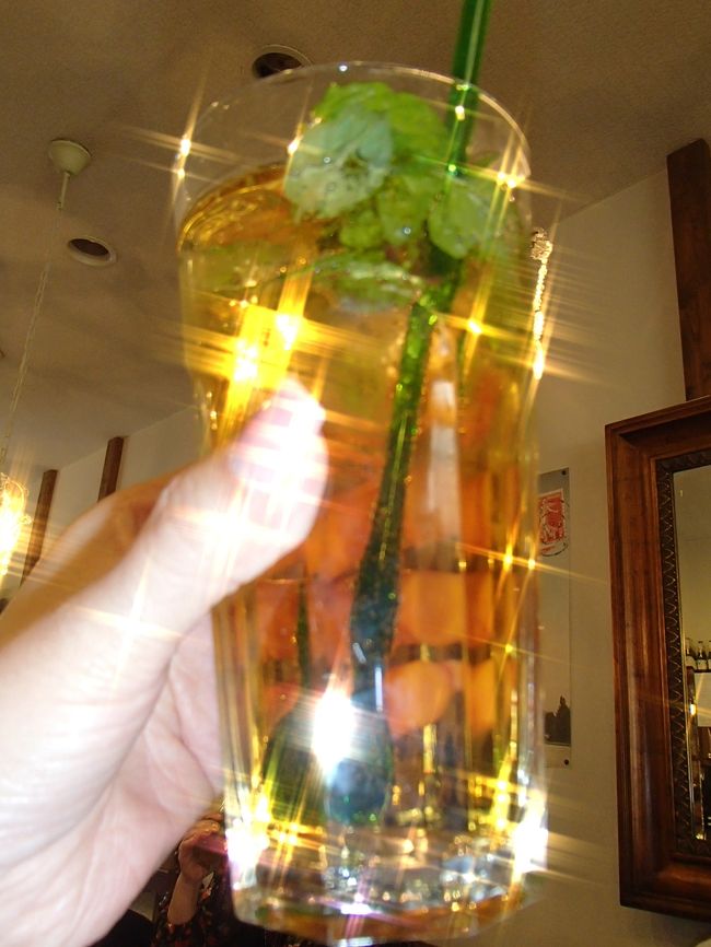 もはや酒ならなんでもイイ？<br /><br />（マジックカメラで）