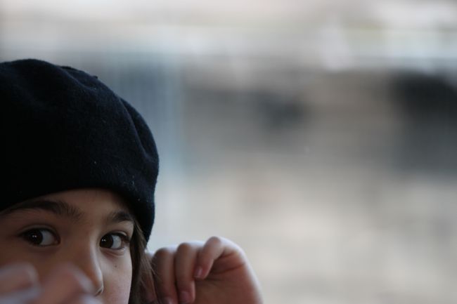 おとなりのハーフ美少女の視線が刺さる。。