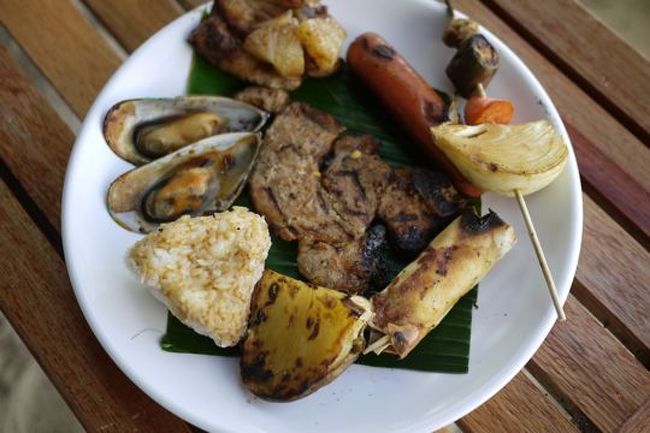 まずは『マリアナリゾートホテル』のビーチでBBQ。