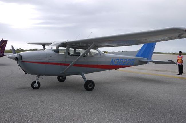 今日はサイパン島の南にある島、テニアン島に行く。すごくちいさなセスナ機で10分ほど飛んでもう着いた。結構怖かったぜ。