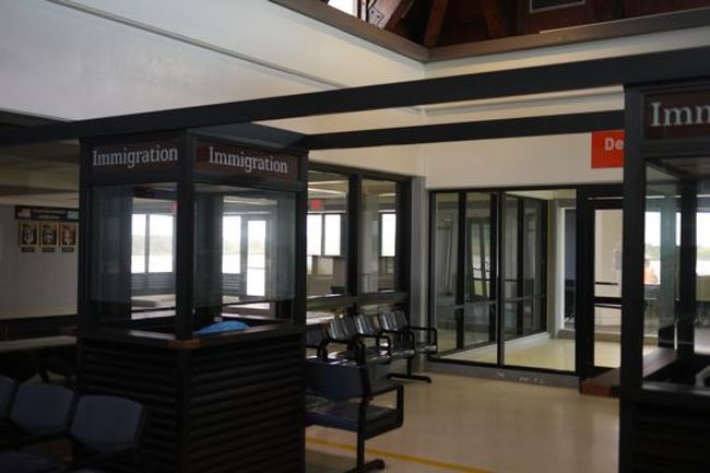 一応イミグレとかもあるけど、誰もいないので素通り。