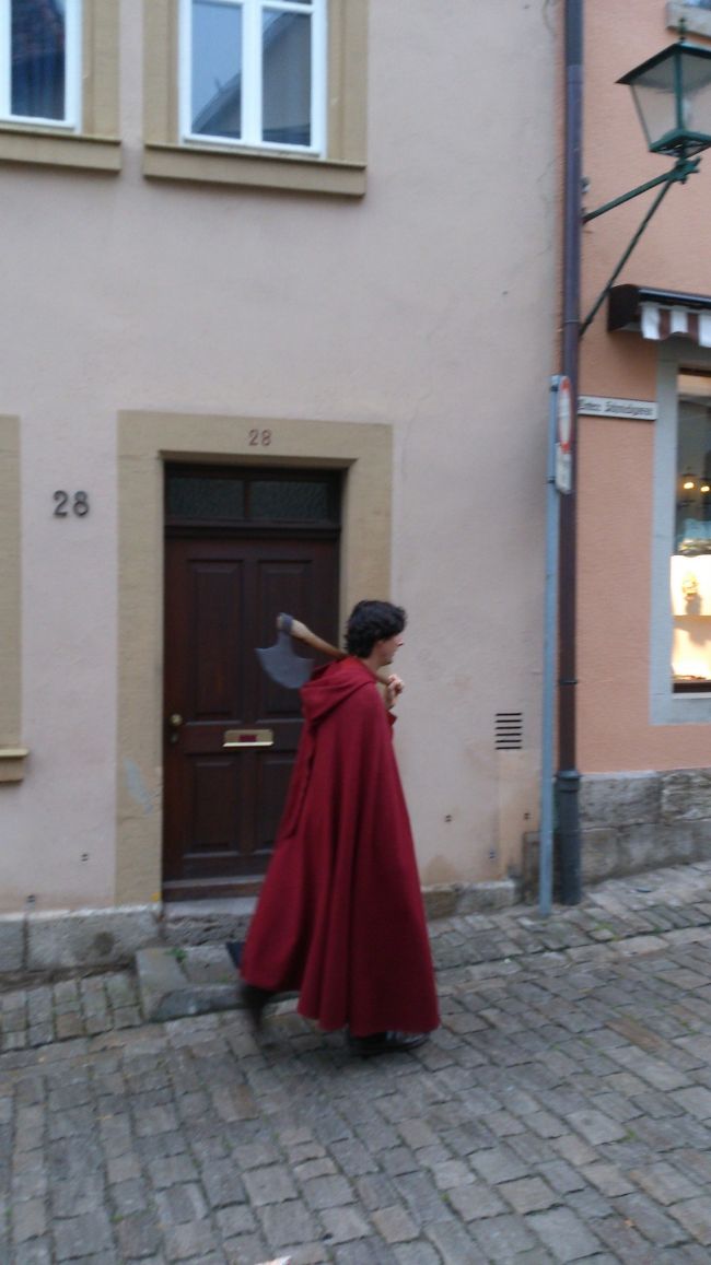 赤マントは夜回り？<br /><br />