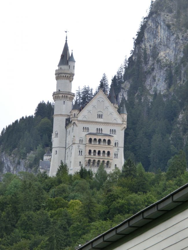 今日はノイシュヴァンシュタイン城とヴィース教会へ。<br /><br /><br /><br />