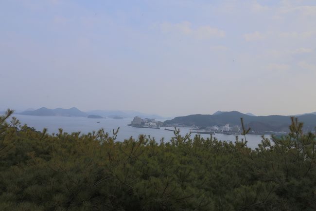 水郷亭から見た閑麗水道。んん・・・松の木が景色は邪魔でイマイチでした(ｰｰ;)