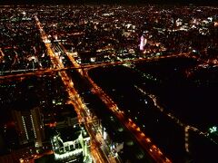 5222号室からの通天閣の夜景。