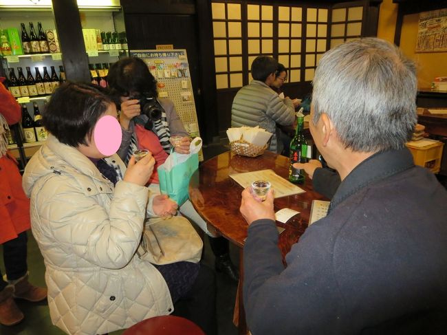前日光さん、王子、kuritchiさんは、さっそく試飲を♪<br /><br />レジで先払いで、ガラスのおちょこをもらうようです。