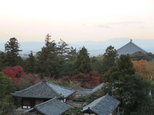 温まったところで、二月堂の上から、日暮れを楽しみます。